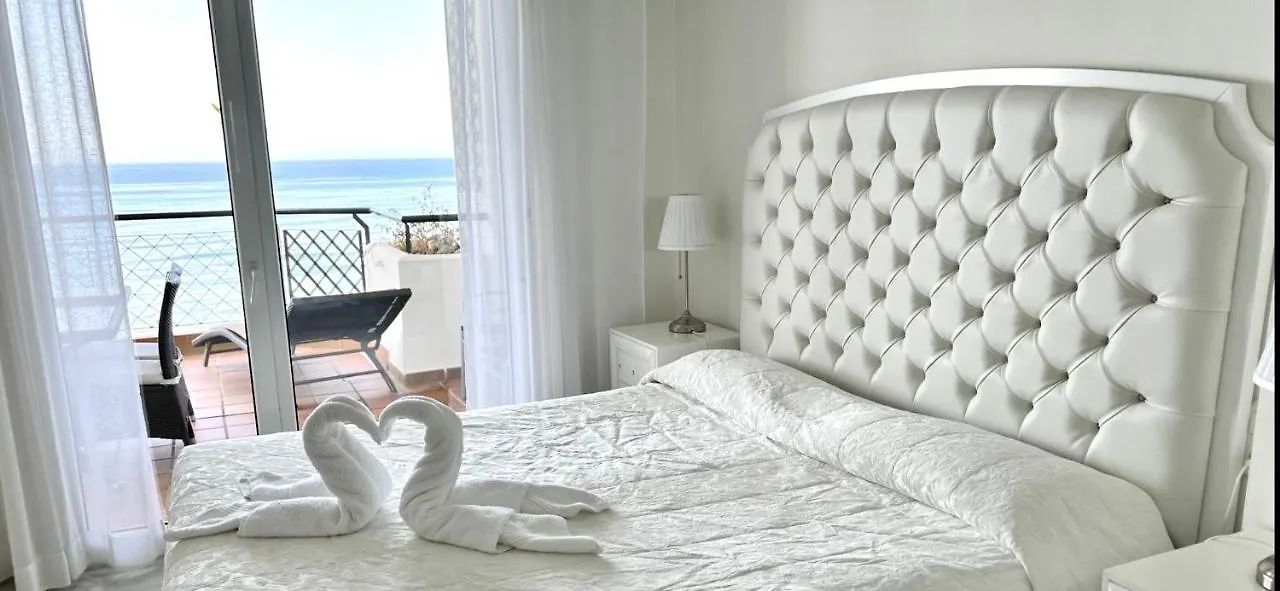 Mi Capricho C16 Beachfront Apartment Sitio de Calahonda